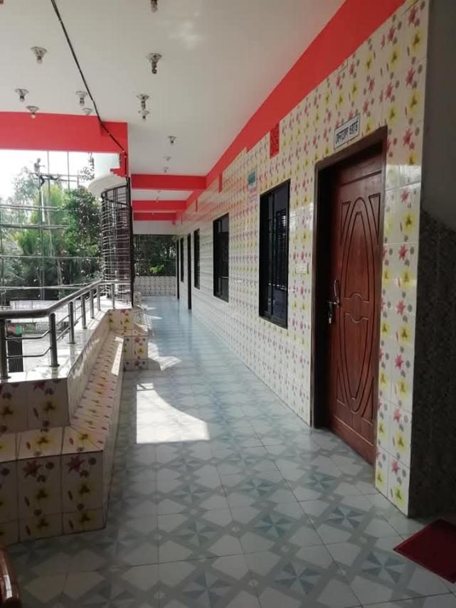 ক্লিনিকের বারান্দা